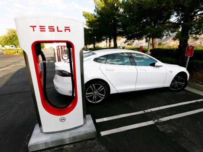 Electric Cars Versus Natural Gas Vehicles